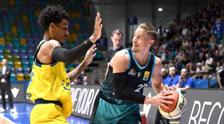 September 13, 2026, xokbx, Basketball Netto BBL Cup, Skyliners Frankfurt vs. Science City Jena – Thomas Klepeisz (Fraport Skyliners Frankfurt), Terrance Edwards (Medipolis SC Jena) – Head-to-Head, Frankfurt Showdown