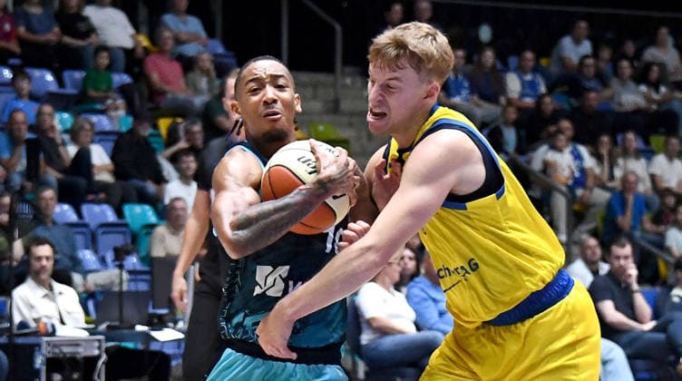 September 13, 2026, xokbx, Basketball Netto BBL Cup, Skyliners Frankfurt vs. Science City Jena: Judah Mintz (Fraport Skyliners Frankfurt), Raphael Falkenthal (Medipolis SC Jena), a tough matchup, Frankfurt showdown