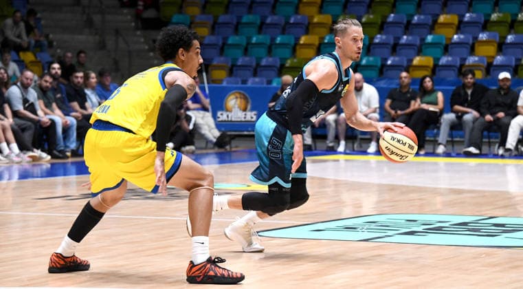 September 13, 2026, xokbx, Basketball Netto BBL Cup, Skyliners Frankfurt vs. Science City Jena – Thomas Klepeisz (Fraport Skyliners Frankfurt), Terrance Edwards (Medipolis SC Jena), Head-to-Head, Frankfurt Showdown
