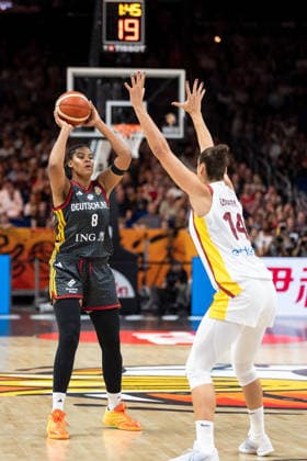 Nyara Sabally (Germany), No. 8 with the ball, Raquel Carrera (Spain), No. 14, GER, Spain vs. Germany, Basketball, FIBA Women’s World Cup 2026, Third-Place Game, September 13, 2026, GER, Spain vs. Germany, Basketball, FIBA Women’s World Cup 2026, Third-Place Game, September 13, 2026, Berlin Copyright: xEibner-Pressefoto MaxxVincenx EP_MVN