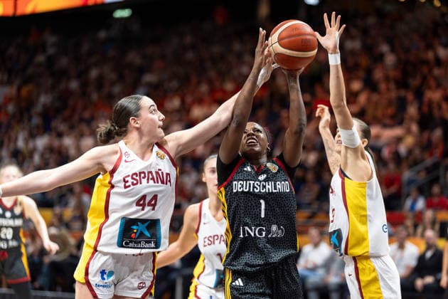 Alexis Peterson (Germany), No. 01, shooting; Iyana Martin (Spain), No. 44; Helena Pueyo (Spain), No. 09; GER, Spain vs. Germany, Basketball, 2026 FIBA Women’s World Cup, 3rd-Place Game, September 13, 2026, GER, Spain vs. Germany, Basketball, 2026 FIBA Women’s World Cup, 3rd-Place Game, September 13, 2026, Berlin Copyright: xEibner-Pressefoto MaxxVincenx EP_MVN