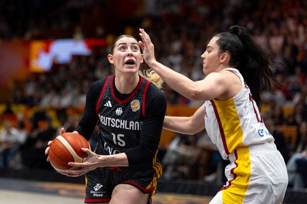 Luisa Geiselsoder (Germany), 15, with the ball; Megan Gustafson (Spain), 17; GER, Spain vs. Germany, Basketball, 2026 FIBA Women’s World Cup, 3rd-place game, September 13, 2026, GER, Spain vs. Germany, Basketball, 2026 FIBA Women’s World Cup, Third-Place Game, September 13, 2026, Berlin Copyright: xEibner-Pressefoto MaxxVincenx EP_MVN