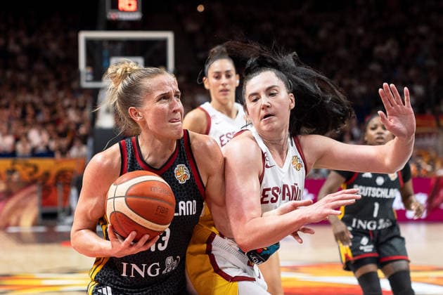Leonie Fiebich (Germany), 13, in a one-on-one matchup; Megan Gustafson (Spain), 17, GER, Spain vs. Germany, Basketball, 2026 FIBA Women’s World Cup, 3rd-place game, September 13, 2026, GER, Spain vs. Germany, Basketball, 2026 FIBA Women’s World Cup, Third-Place Game, September 13, 2026, Berlin Copyright: xEibner-Pressefoto MaxxVincenx EP_MVN