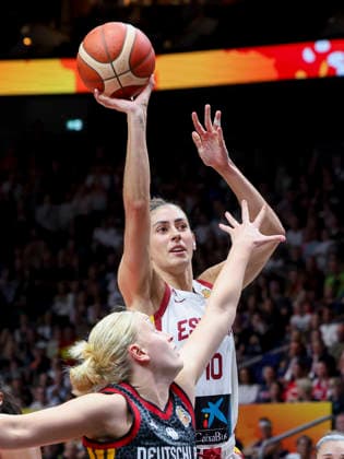 Emma Eichmeyer of Germany and Maria Conde of Spain battle for the ball during the FIBA Women s Basketball World Cup Germany 2026 third-place game between Spain and Germany at the Berlin Arena on September 13, 2026, in Berlin, Germany. Photo by Marco Steinbrenner, DeFodi Images