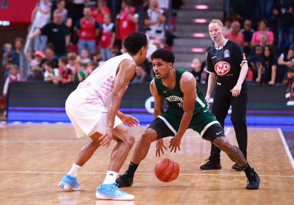 Joel Aminu (Bonn) vs. Xavier Castaneda (Nanterre), referee Luisa Schumacher, Bonn, Germany, September 13, 2026, basketball, exhibition game, Telekom Baskets Bonn vs. Nanterre 92