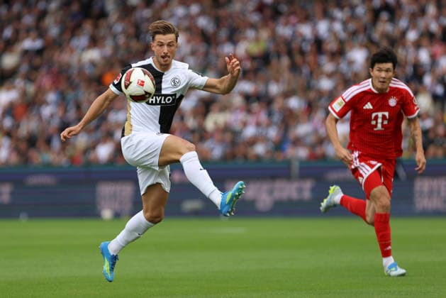 Lukas Petkov of SV 07 Elversberg in action, on the ball, making a solo run during the Bundesliga 1 match between SV Elversberg and FC Bayern Munich at Ursapharm Arena on September 13, 2026, in Spiesen-Elversberg, Germany Photo by Oliver Kaelke DeFodi Images Lukas Petkov of SV 07 Elversberg controls the ball during the Bundesliga match between SV Elversberg and FC Bayern Munich at Ursapharm Arena on September 13, 2026 in Spiesen-Elversberg, Germany. Photo by Oliver Kaelke, DeFodi Images. DFB and DFL regulations prohibit any use of photographs as image sequences and or quasi-video. Photo by Oliver Kaelke, DeFodi Images.
