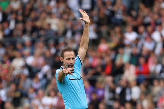Referee Sascha Stegemann gestures during the Bundesliga 1 match between SV Elversberg and FC Bayern Munich at the Ursapharm Arena on September 13, 2026, in Spiesen Elversberg, Germany Photo by Oliver Kaelke DeFodi Images Referee Sascha Stegemann gestures during the Bundesliga match between SV Elversberg and FC Bayern Munich at Ursapharm Arena on September 13, 2026 in Spiesen-Elversberg, Germany Photo by Oliver Kaelke, DeFodi Images DFB and DFL regulations prohibit any use of photographs as image sequences and or quasi-video Photo by Oliver Kaelke, DeFodi Images