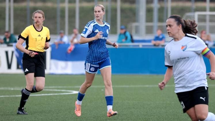 Women s Regional League soccer match between FC Schalke 04 and Fortuna Freudenberg on artificial turf field 6 at the Schalke 04 sports complex in Gelsenkirchen ** FOR EDITORIAL PURPOSES ONLY ** EDITORIAL USE ONLY ** p Laura Radke 10 of FC Schalke during the Women’s Regional League soccer match between FC Schalke 04 (blue jerseys) and Fortuna Freudenberg (white jerseys) on Sunday, September 13, 2026, on artificial turf field 6 at the Schalke 04 sports complex in Gelsenkirchen Photo Frank Oppitz FUNKE Photo Services p Sports Germany NRW Gelsenkirchen Copyright FrankxOppitz Copyright: FrankxOppitz doc87l3lrmkykn1fb1nzf14 ,EDITORIAL USE ONLY Copyright: FrankxOppitz