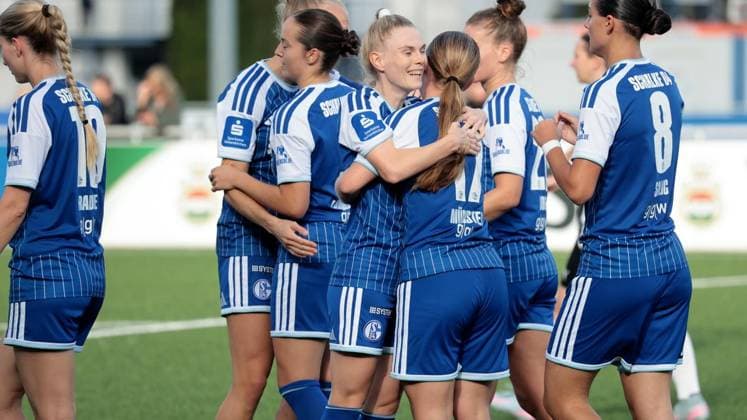 Women s Regional League soccer match between FC Schalke 04 and Fortuna Freudenberg on artificial turf field 6 at the Schalke 04 sports complex in Gelsenkirchen ** FOR EDITORIAL PURPOSES ONLY ** EDITORIAL USE ONLY ** p Marielle Münster 17 of FC Schalke during the Women’s Regional League soccer match between FC Schalke 04 (blue jerseys) and Fortuna Freudenberg (white jerseys) on Sunday, September 13, 2026, on artificial turf field 6 at the Schalke 04 sports complex in Gelsenkirchen Photo by Frank Oppitz, FUNKE Photo Services p Sports Germany NRW Gelsenkirchen Copyright FrankxOppitz Copyright: FrankxOppitz doc87l3lt7h5jd14gknof99 ,EDITORIAL USE ONLY Copyright: FrankxOppitz