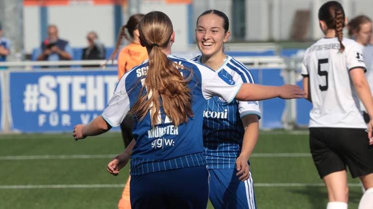 Women s Regional League soccer match between FC Schalke 04 and Fortuna Freudenberg on artificial turf field 6 at the Schalke 04 sports complex in Gelsenkirchen ** FOR EDITORIAL PURPOSES ONLY ** EDITORIAL USE ONLY ** p Marielle Münster 17 of FC Schalke during the Women’s Regional League soccer match between FC Schalke 04 (blue jerseys) and Fortuna Freudenberg (white jerseys) on Sunday, September 13, 2026, on artificial turf field 6 at the Schalke 04 sports complex in Gelsenkirchen Photo by Frank Oppitz, FUNKE Photo Services p Sports Germany NRW Gelsenkirchen Copyright FrankxOppitz Copyright: FrankxOppitz doc87l3lti07bc1iqpmuv04 ,EDITORIAL USE ONLY Copyright: FrankxOppitz
