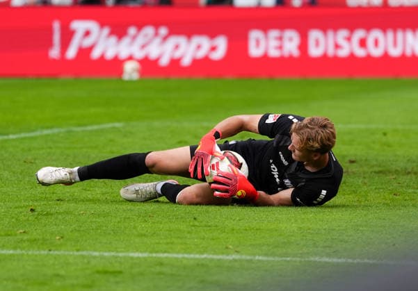 Jonas Krumrey, VfL Osnabrück, 32, saves (GER), VfL Osnabrück vs. Hertha BSC, 2. Bundesliga, Matchday 5, 2026–27 season, Bremer Brücke, Osnabrück, September 13, 2026 DFL REGULATIONS PROHIBIT ANY USE OF PHOTOGRAPHS AS IMAGE SEQUENCES AND OR QUASI-VIDEO Photo: HMB Media, Scott W. Coleman Copyright: HMBxMedia xScottxW.xColeman