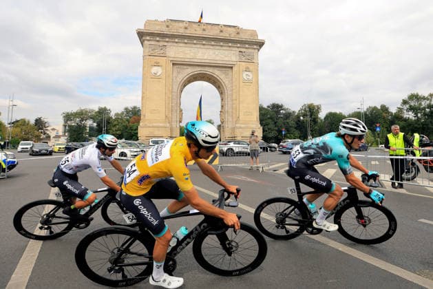 (260913) -- BUCHAREST, Sept. 13, 2026 -- Hungarian rider Barnabas Vas (yellow) competes during the last stage of Tour of Romania cycling race in Bucharest, Romania, Sept. 13, 2026. (Photo by Xinhua) (SP)ROMANIA-BUCHAREST-CYCLING-TOUR OF ROMANIA CristianxCristel 
