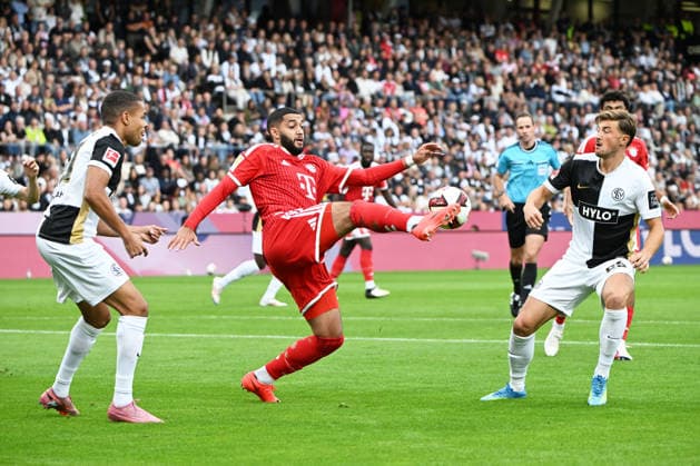 German Bundesliga Season 2026-27, September 13, 2025, Ursapharm Arena, SV Elversberg (ELV) vs. FC Bayern Munich (FCB), Jan GYAMERAH (SV Elversberg), Ismael SAIBARI (FCB), German Bundesliga, SV Elversberg