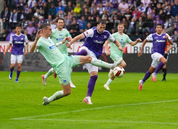 Robin Meissner (VfL Osnabrück), 11, vs. Niklas Kolbe (Hertha BSC), 27, GER, VfL Osnabrück vs. Hertha BSC, 2. Bundesliga, Matchday 5, 2026–27 season, Bremer Brücke, Osnabrück, September 13, 2026 DFL regulations prohibit any use of photographs as image sequences and or quasi-video. Photo: HMB Media, Scott W. Coleman Copyright: HMBxMedia xScottxW.xColeman