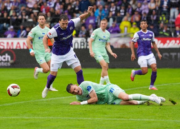 Robin Meissner (VfL Osnabrück), 11, vs. Niklas Kolbe (Hertha BSC), 27, GER, VfL Osnabrück vs. Hertha BSC, 2. Bundesliga, Matchday 5, 2026–27 season, Bremer Brücke, Osnabrück, September 13, 2026 DFL regulations prohibit any use of photographs as image sequences and or quasi-video. Photo: HMB Media, Scott W. Coleman Copyright: HMBxMedia xScottxW.xColeman