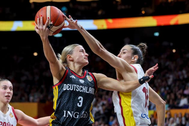 Alexandra Wilke of Germany and Raquel Carrera of Spain battle for the ball during the FIBA Women s Basketball World Cup Germany 2026 third-place game between Spain and Germany at the Berlin Arena on September 13, 2026, in Berlin, Germany. Photo by Marco Steinbrenner, DeFodi Images