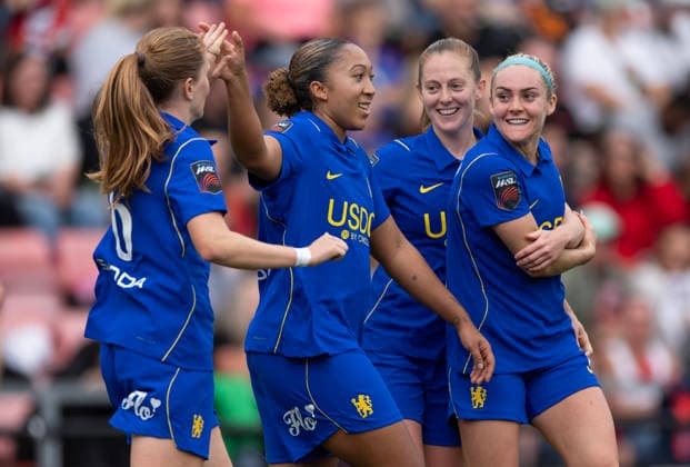 Manchester United, ManU v Chelsea FC - Barclays Women s Super League 2026 27 LEIGH, ENGLAND - SEPTEMBER 13: Ellie Carpenter of Chelsea celebrates scoring the fourth goal with team mates Sjoeke Nusken, Lauren James and Keira Walsh during the Barclays Women s Super League 2026 27 match between Manchester United and Chelsea FC at Progress with Unity Stadium on September 13, 2026 in Leigh, England. Ellie Carpenter; Sjoeke Nusken; Lauren James; Keira Walsh Leigh Progress with Unity Stadium England United Kingdom Copyright: xVisionhausx 776552049
