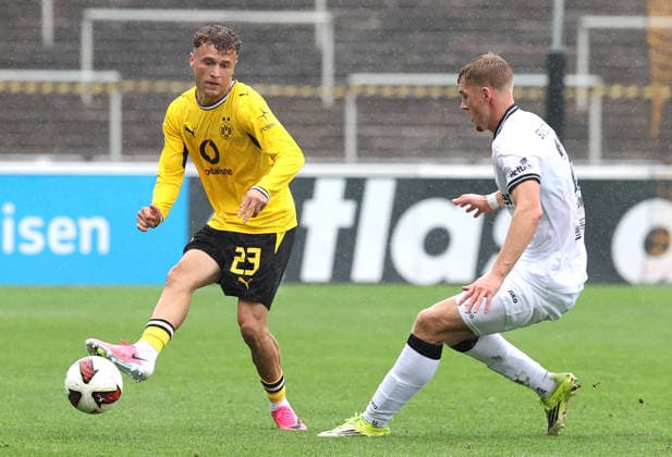 Sunday, September 13, 2026, 2026–27 season, Regionalliga West, Matchday 8 at Rote Erde Stadium in Dortmund, BVB Borussia Dortmund II vs. SV Rödinghausen, Malik Hodroj (BVB II) vs. Luis Frieling (SVR), from left