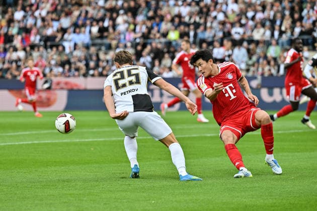1 German Bundesliga: SV Elversberg vs. FC Bayern Munich, September 13, 2026, ELVERSBERG, GERMANY, September 13—Lukas Petkov (SV Elversberg, No. 25) and Minjae Kim (FC Bayern Munich, No. 3) face off during the Bundesliga match between SV Elversberg and FC Bayern Munich on Matchday 3 at the Ursapharm Arena on Kaiserlinde. DFL REGULATIONS PROHIBIT ANY USE OF PHOTOGRAPHS AS IMAGE SEQUENCES AND OR QUASI-VIDEO Copyright: xBEAUTIFULxSPORTS Goldbergx