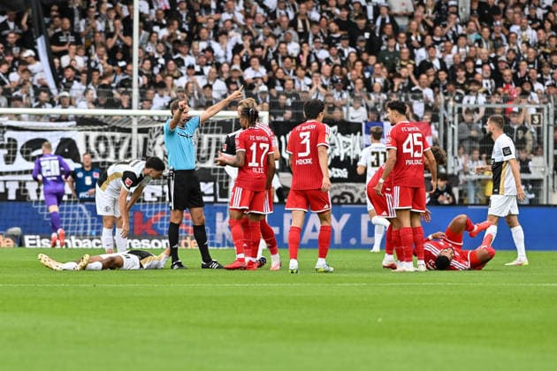 1 Bundesliga: SV Elversberg vs. FC Bayern Munich, September 13, 2026, ELVERSBERG, GERMANY, SEPTEMBER 13. Referee Sascha STEGEMANN has to calm things down a bit following a nasty foul by Francis ONYEKA (SV Elversberg, 40) on Ismael SAIBARI (FC Bayern Munich, 34) during the Bundesliga match between SV Elversberg and FC Bayern Munich on Matchday 3 at the Ursapharm Arena on Kaiserlinde. DFL REGULATIONS PROHIBIT ANY USE OF PHOTOGRAPHS AS IMAGE SEQUENCES AND OR QUASI-VIDEO Copyright: xBEAUTIFULxSPORTS Goldbergx