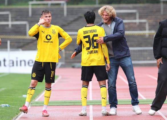 Sunday, September 13, 2026, 2026–27 season, Regionalliga West, Matchday 8 at Rote Erde Stadium in Dortmund, BVB Borussia Dortmund II vs. SV Rödinghausen, Dortmund fans celebrating after the final whistle: Arne Wessels (BVB II), Fadi Zarqelain (BVB II) with Jesper Verlaat (BVB II), from left to right