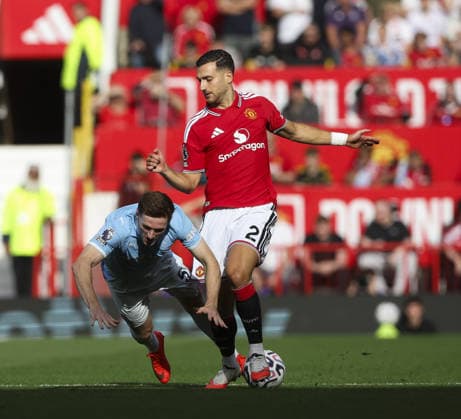Manchester United, ManU v Manchester City, FA Premier League 13.09.26 Manchester United v Manchester City, FA Premier League Bradley Ormesher The Times Diogo Dalot of Manchester United and Elliot Anderson of Manchester City  Copyright: xBradleyxOrmesherx NINTCHDBPICT001108127145