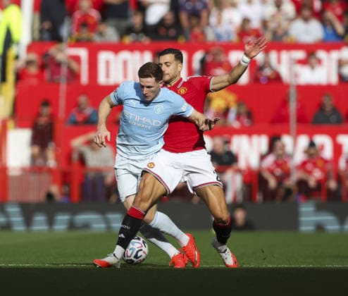 Manchester United, ManU v Manchester City, FA Premier League 13.09.26 Manchester United v Manchester City, FA Premier League Bradley Ormesher The Times Diogo Dalot of Manchester United and Elliot Anderson of Manchester City  Copyright: xBradleyxOrmesherx NINTCHDBPICT001108127418