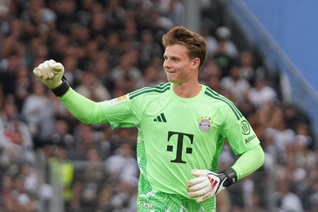Germany Soccer Bundesliga 2026–2027, Matchday 3: FC Bayern Munich vs. SV Elversberg at Ursapharm Arena an der Kaiserlinde in Elversberg; Jonas Urbig (FCB) celebrates a goal; 40:01—Bayern takes the lead 1–0 thanks to a goal by Lennart Karl (FCB); 42 Copyright: xTobiasxWentzellx