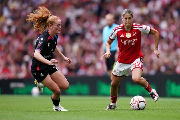 Women s Super League: Arsenal v Crystal Palace Kyra Cooney-Cross of Arsenal with the ball under pressure during the Women s Super League match Arsenal vs Crystal Palace at Emirates, London, United Kingdom on 13 September 2026 (Photo by Harvey Murphy News Images) Copyright: xHarveyxMurphy NewsxImagesx