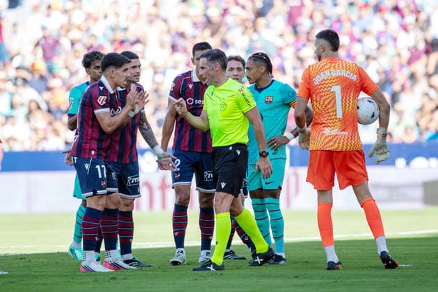 ESP LaLiga EA Sports UD Levante vs. FC Barcelona: Referee Jon Ander Gonzalez speaks with Victor Garcia of Levante during the LaLiga EA Sports match between UD Levante and FC Barcelona, played at the Ciudad de Valencia Stadium in Valencia on September 12, 2026, in Valencia, Spain. Soccer Copyright: xAgenciaxLOFx