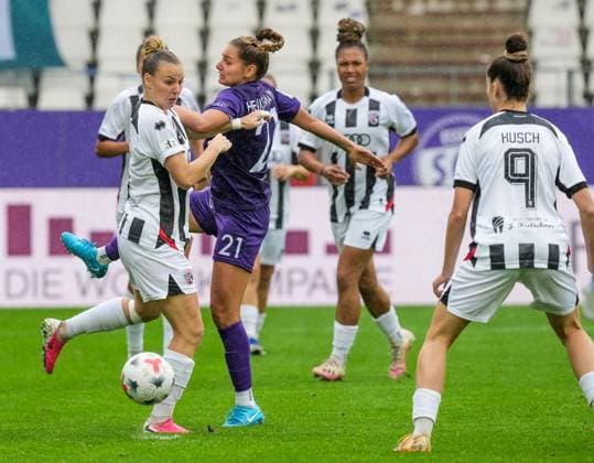 Women s Soccer in Essen ** FOR EDITORIAL PURPOSES ONLY ** EDITORIAL USE ONLY ** p Lia Henkelmann of SGS Essen in action against Jenny Beyer of Ingolstadt The match between SGS Essen and FC Ingolstadt 04 ended in a 1–1 draw on September 13, 2026, at the Essen Stadium at Hafenstraße 97a Michael Gohl FUNKE Photo Services p Sports Germany North Rhine-Westphalia Westphalia, Essen. Copyright MichaelxGohl Copyright: MichaelxGohl doc87l3xuv18pzqqckzf08 ,EDITORIAL USE ONLY Copyright: MichaelxGohl