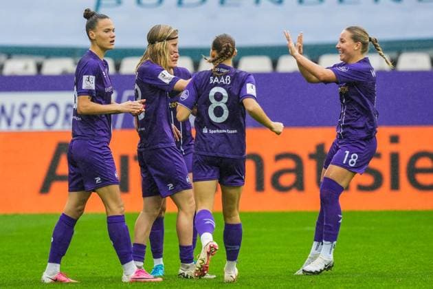 Women s Soccer in Essen ** FOR EDITORIAL PURPOSES ONLY ** EDITORIAL USE ONLY ** p Vanessza Nagy of SGS Essen celebrates with her teammates after scoring a goal against Ingolstadt. The match between SGS Essen and FC Ingolstadt 04 ended in a 1–1 draw on September 13, 2026, at the Essen Stadium on Hafenstraße 97a. Michael Gohl, FUNKE Photo Services p Sports Germany North Rhine-Westphalia Essen Copyright MichaelxGohl Copyright: MichaelxGohl doc87l3xwdm5n91d142pfix ,EDITORIAL USE ONLY Copyright: MichaelxGohl