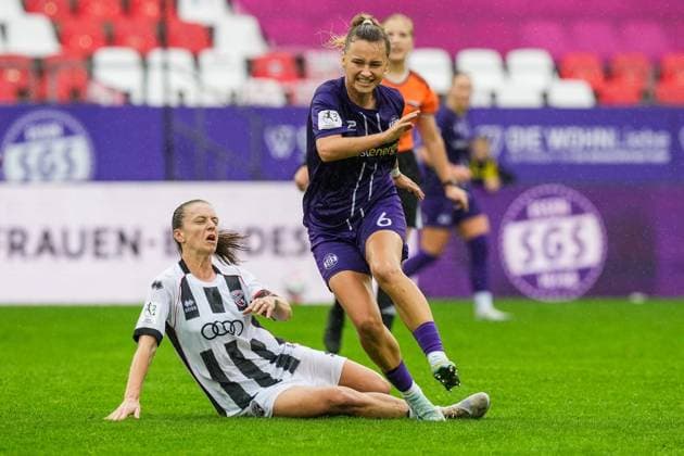 Women s Soccer in Essen ** FOR EDITORIAL PURPOSES ONLY ** EDITORIAL USE ONLY ** p Jule Schnieder of SGS Essen in a match against Stefanie Reischmann of Ingolstadt The match between SGS Essen and FC Ingolstadt 04 ended in a 1–1 draw on September 13, 2026, at the Essen Stadium at Hafenstraße 97a Michael Gohl FUNKE Photo Services p Sports Germany North Rhine-Westphalia Essen Copyright MichaelxGohl Copyright: MichaelxGohl doc87l3xwyaaqbr5a1f99 ,EDITORIAL USE ONLY Copyright: MichaelxGohl