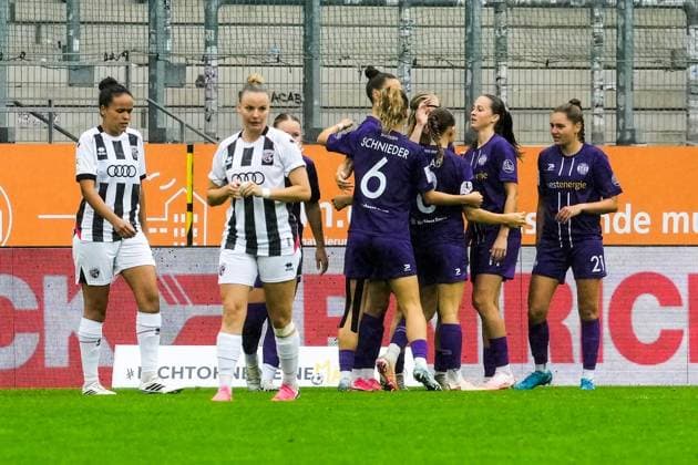 Women s Soccer in Essen ** FOR EDITORIAL PURPOSES ONLY ** EDITORIAL USE ONLY ** p Vanessza Nagy of SGS Essen celebrates with her teammates after scoring a goal against Ingolstadt. The match between SGS Essen and FC Ingolstadt 04 ended in a 1–1 draw on September 13, 2026, at the Essen Stadium on Hafenstraße 97a. Michael Gohl, FUNKE Photo Services p Sports Germany North Rhine-Westphalia Essen Copyright MichaelxGohl Copyright: MichaelxGohl doc87l3xtcxw82lf61t8l3 ,EDITORIAL USE ONLY Copyright: MichaelxGohl