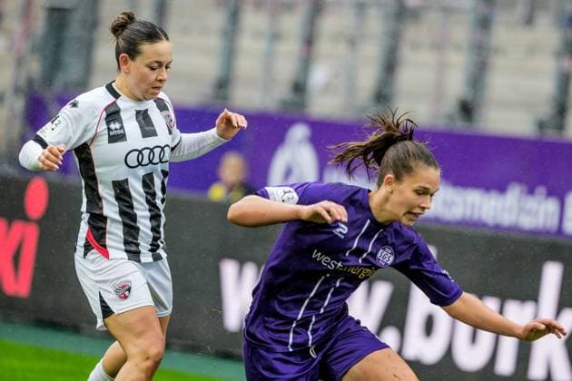 Women s Soccer in Essen ** FOR EDITORIAL PURPOSES ONLY ** EDITORIAL USE ONLY ** p Karla Brinkmann of SGS Essen in a match against Paula Vidovic of Ingolstadt The match between SGS Essen and FC Ingolstadt 04 ended in a 1–1 draw on September 13, 2026, at the Essen Stadium on Hafenstraße 97a Michael Gohl FUNKE Photo Services p Sport Germany NorthRhineland-Westphalia, Essen. Copyright MichaelxGohl Copyright: MichaelxGohl doc87l3xtun89f18pze3f14 ,EDITORIAL USE ONLY Copyright: MichaelxGohl