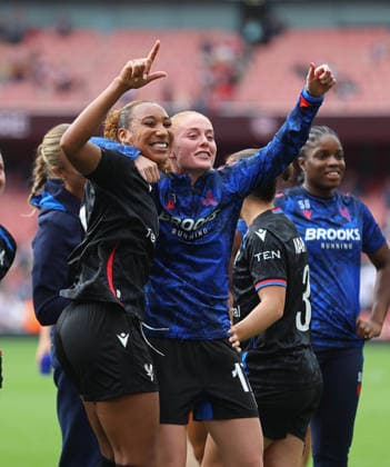 Women’s Super League - Arsenal Women v Crystal Palace Women LONDON, ENGLAND, SEPTEMBER 13: Lexi Lloyd-Smith of Crystal Palace looks delighted as she celebrates with Annabel Blanchard of Crystal Palace at the full time whistle after the 0-0 draw away from home during The Women’s Super League match between Arsenal Women v Crystal Palace Women at the Emirates Stadium, London, England, on September 13. (Photo by Daniel Weir) London Emirates Stadium England Copyright: xDanielxWeir SportsxPressxPhotox Sportspressphoto_SPR229828