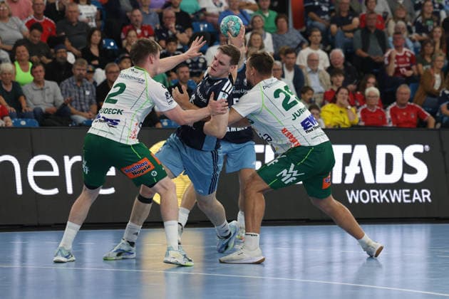 Handball I Men I 2026–2027 Season I Bundesliga I Matchday 4 I Handball Club Hamburg vs. FRISCH AUF Göppingen I September 13, 2026 Oskar Neudeck 2, Frisch Auf Göppingen Dominik Axmann 15, Handball Club Hamburg, Hamburg Alsterdorfer Sporthalle, Hamburg, Germany Copyright: xLobeca RalfxHomburgx