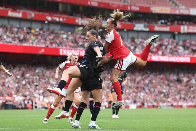 Arsenal gegen Palace Women, 13. September 2026, London, Barclays Women’s Super League, Fußball, Arsenal gegen Crystal Palace Women, Jamie Lee Napier von Crystal Palace und Georgia Stanway von Arsenal, Foto: Charlotte Wilson, Offside, London, Großbritannien Copyright: xCharlottexWilsonx xOffsidexOffside