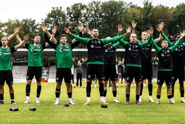 VfB Stuttgart II vs. SC Preussen Münster, Soccer, 3rd Division, Matchday 5, WIRmachenDRUCK Arena Großaspach, September 13, 2026—Celebrations and joy after the final whistle and the away win for SC Preussen Muenster. From left: Philipp Maier (SC Preussen Muenster, 26), Montell Ndikom (SC Preussen Muenster, 28), Felix Higl, SC Preussen Münster, 33; Ryan Johansson, SC Preussen Münster, 20; Mika Stuhlmacher, SC Preussen Münster, 17; Marvin Schulz, SC Preussen Münster, 30; VfB Stuttgart II vs. SC Preussen Münster, soccer, 3. Liga, Matchday 5, WIRmachenDRUCK Arena Großaspach, September 13, 2026. Photo by Lucca Fundel, Großaspach, WIRmachenDRUCK Arena, Baden-Württemberg, Germany
