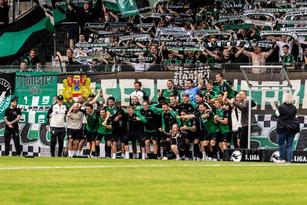 VfB Stuttgart II vs. SC Preussen Münster, Soccer, 3rd Division, Matchday 5, WIRmachenDRUCK Arena Großaspach, September 13, 2026. Celebration: The SC Preussen Münster team celebrates their away victory in front of their fans. SC Preussen Münster in the visitors’ section. Fan section: VfB Stuttgart II vs. SC Preussen Münster, soccer, 3rd Division, Matchday 5, WIRmachenDRUCK Arena Großaspach, September 13, 2026. Photo by Lucca Fundel. Großaspach, WIRmachenDRUCK Arena, Baden-Württemberg, Germany