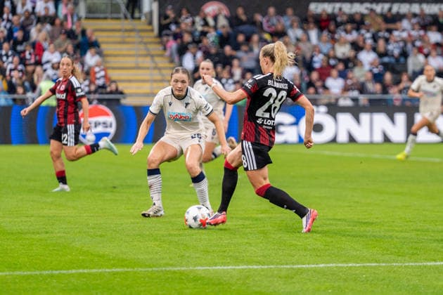 Game action, tackle, from left: Jonna van de Velde (TSG 1899 Hoffenheim), 25, Rebecka Blomqvist (Eintracht Frankfurt), 28, GER, Eintracht Frankfurt vs. TSG 1899 Hoffenheim, soccer, Google Pixel Women’s Bundesliga, Matchday 4, 2026–2027 season, September 13, 2026, DFB regulations prohibit any use of photographs as image sequences and or quasi-video, GER, Eintracht Frankfurt vs. TSG 1899 Hoffenheim, Soccer, Google Pixel Women’s Bundesliga, Matchday 4, 2026–2027 Season, September 13, 2026, Frankfurt am Main Copyright: xEibner-Pressefoto J-NxGroemlingx EP_JGG