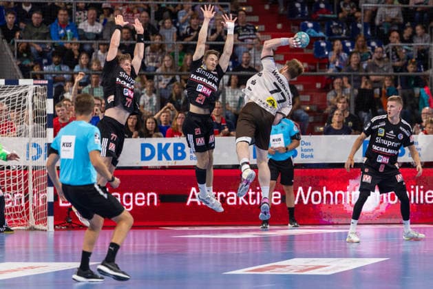 Maciej Gebala (HC Erlangen, 77) and Christopher Bissel (HC Erlangen, 21) block a shot by Johannes Wasielewski (Bergischer HC), 77 HC Erlangen vs. Bergischer HC, Handball, Opel Handball Bundesliga, Matchday 5, 2026–2027 season, September 13, 2026, HC Erlangen vs. Bergischer HC, Handball, Opel Handball Bundesliga, Matchday 5, 2026–2027 season, September 13, 2026, Nuremberg Copyright: xEibner-Pressefoto ArdanxFuessmanx EP_AFN