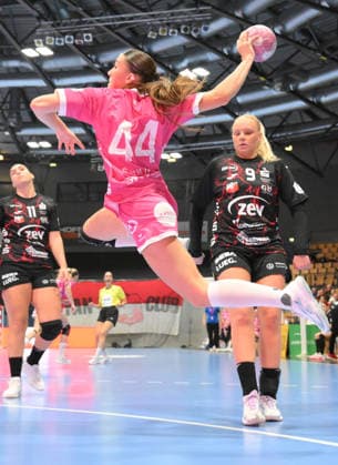 Klara Schlipf of TusSies Metzingen taking a shot, Rita Campos of BSV Sachsen Zwickau (left) and Lilja Agustsdottir of BSV Sachsen Zwickau (right), GER, BSV Sachsen Zwickau vs. TusSies Metzingen, Handball, Bundesliga, Women, Alsco HBF, Matchday 3, 2026–2027 season, September 13, 2026 GER, BSV Sachsen Zwickau vs. TusSies Metzingen, Handball, Bundesliga, Women, Alsco HBF, Matchday 3, 2026–2027 season, September 13, 2026, Zwickau Copyright: xEibner-Pressefotox EP_BHR
