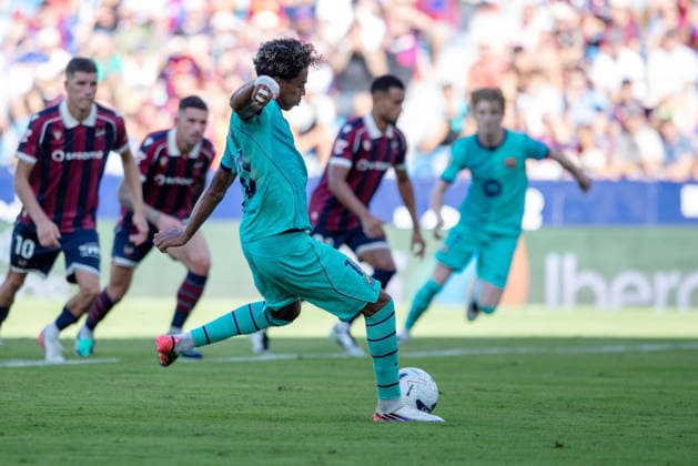 ESP LaLiga EA Sports UD Levante vs. FC Barcelona: Lamine Yamal of FC Barcelona scores a goal and celebrates during the LaLiga EA Sports match between UD Levante and FC Barcelona, played at Ciudad de Valencia Stadium in Valencia on September 12, 2026, in Valencia, Spain. Soccer Copyright: xAgenciaxLOFx