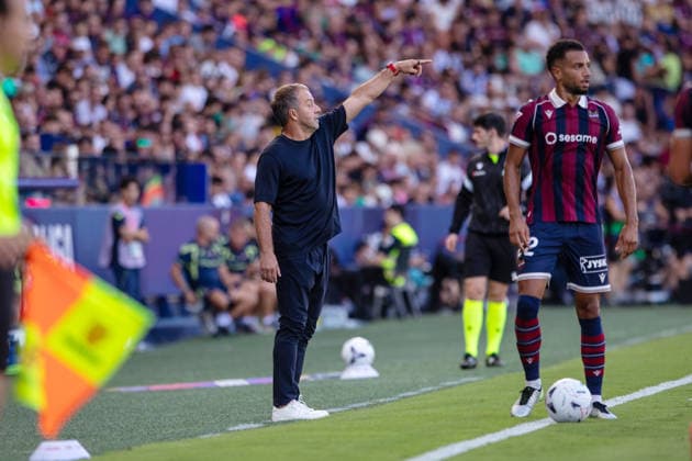ESP LaLiga EA Sports UD Levante vs. FC Barcelona Hansi Flick of FC Barcelona during the LaLiga EA Sports match between UD Levante and FC Barcelona, played at the Ciudad de Valencia Stadium in Valencia on September 12, 2026, in Valencia, Spain. Soccer Copyright: xAgenciaxLOFx