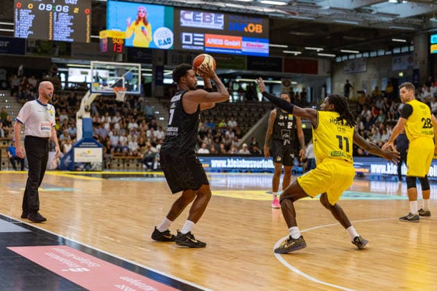 Elijah Hughes (MHP Riesen Ludwigsburg), 07 vs. Tyrel Morgan (Kreisbau Kirchheim Knights), 11 Kreisbau Kirchheim Knights vs. MHP Riesen Ludwigsburg, Basketball, Netto BBL Cup, Cup Game, 2026–2027 Season, September 13, 2026, Kreisbau Kirchheim Knights vs. MHP Riesen Ludwigsburg, Basketball, Netto BBL Cup, Cup Game, 2026–2027 Season, September 13, 2026, Göppingen Copyright: xEibner-Pressefoto DavidexDixGiovannix EP_DGI
