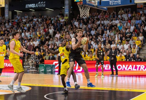 Tommy Rutherford (MHP Riesen Ludwigsburg), 42, vs. Tyrel Morgan (Kreisbau Kirchheim Knights), 11; Kreisbau Kirchheim Knights vs. MHP Riesen Ludwigsburg, Basketball, Netto BBL Cup, Cup Game, 2026–2027 Season, September 13, 2026, Kreisbau Kirchheim Knights vs. MHP Riesen Ludwigsburg, Basketball, Netto BBL Cup, Cup Game, 2026–2027 Season, September 13, 2026, Göppingen Copyright: xEibner-Pressefoto DavidexDixGiovannix EP_DGI