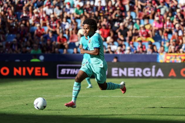 Spain - LaLiga EA Sports - Levante UD vs FC Barcelona, Barca - 13 09 2026 SPAIN, VALENCIA, SEPTEMBRE 13. Karim Adeyemi of FC Barcelona runs to scores his team s fourth goal during the LaLiga EA Sports match between Levante UD and FC Barcelona at Estadio Ciutat de Valencia on Septembre 13, 2026 in Valencia, Spain. Photo by Manuel Blondeau AOP.Press Valencia Estadio Ciutat de Valencia Spain Copyright: x ManuelxBlondeau AOP.Pressx AOP20260913-012