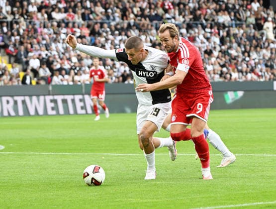 Soccer Bundesliga 2026-27 Season, September 13, 2025, Ursapharm Arena, SV Elversberg (ELV), FC Bayern Munich (FCB), Lukas PINKERT (SV Elversberg), left: Harry KANE (FC Bayern Munich), Soccer Bundesliga, SV Elversberg