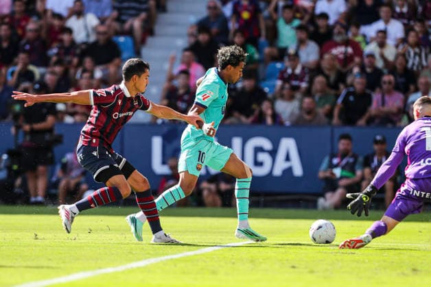 September 13, 2026, Valencia, Valencia, SPAIN: Lamine Yamal of FC Barcelona, Barca in action during the Spanish league, LaLiga EA Sports, football match played between Levante UD and FC Barcelona at Ciutat de Valencia stadium on September 13, 2026, in Valencia, Spain. Levante UD V FC Barcelona - LaLiga EA Sports - ZUMAa181 20260913_zaa_a181_154 Copyright: xIvanxTerronx